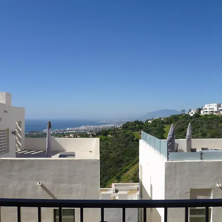 Luxurious With Area Apartment *