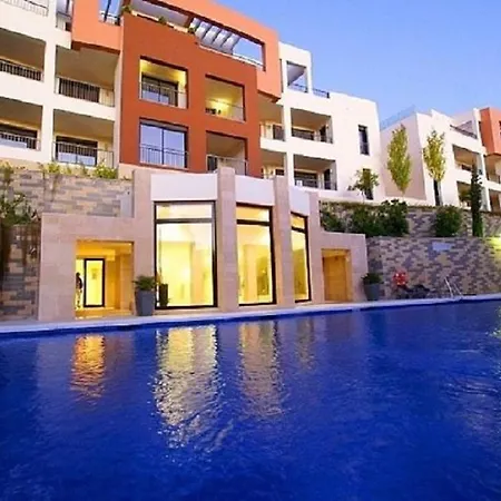Apartment Luxurious With Area *