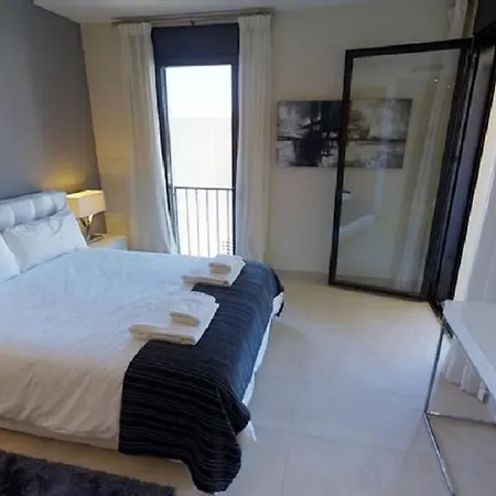 Luxurious With Area Apartment