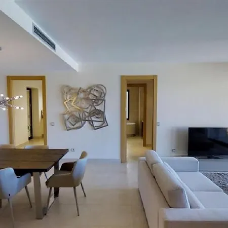 Luxurious With Area Apartment *
